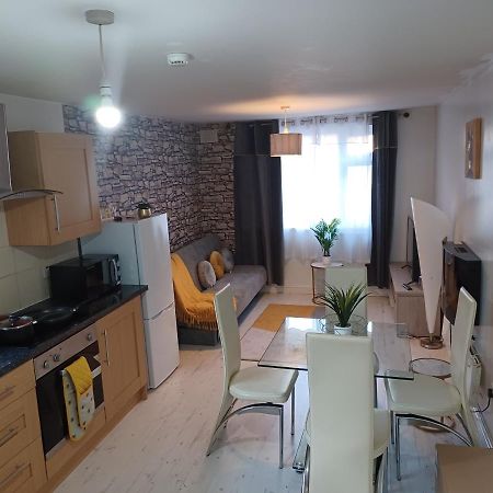 Haven Mills 2 Apartment Джилингам Екстериор снимка