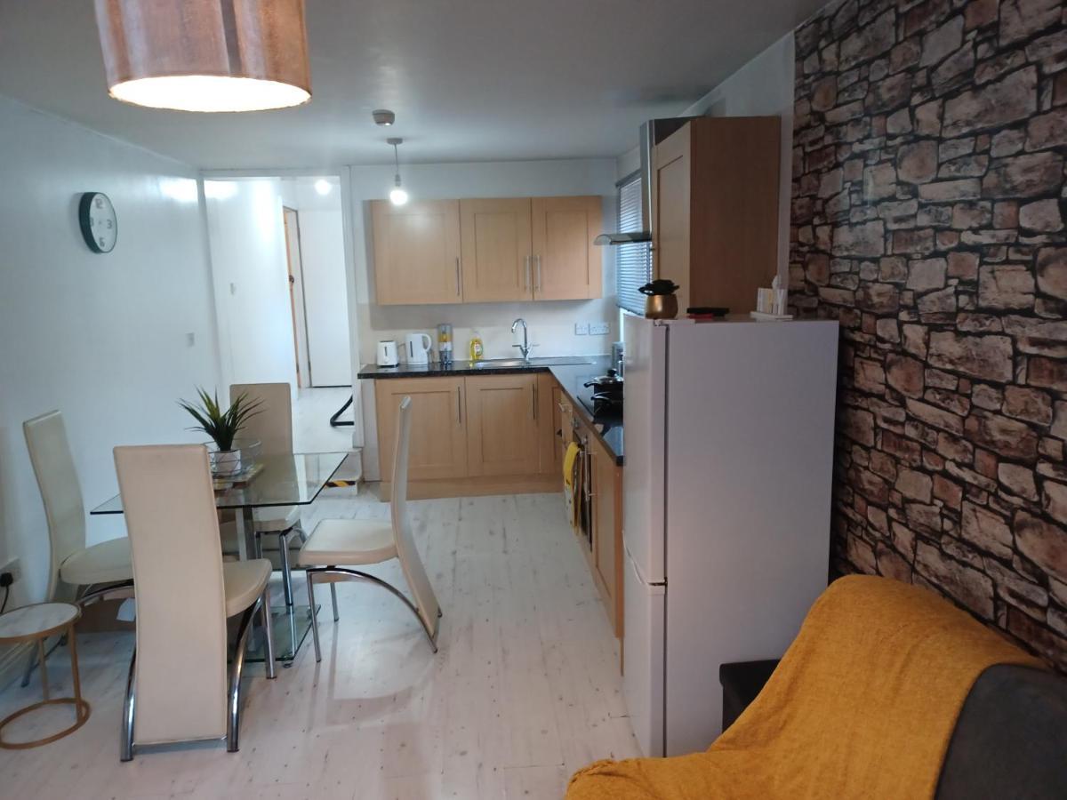 Haven Mills 2 Apartment Джилингам Екстериор снимка