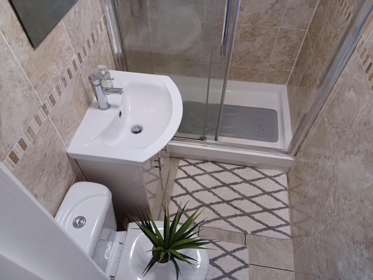 Haven Mills 2 Apartment Джилингам Екстериор снимка