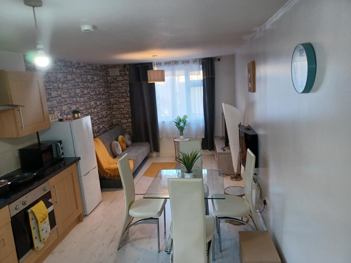 Haven Mills 2 Apartment Джилингам Екстериор снимка