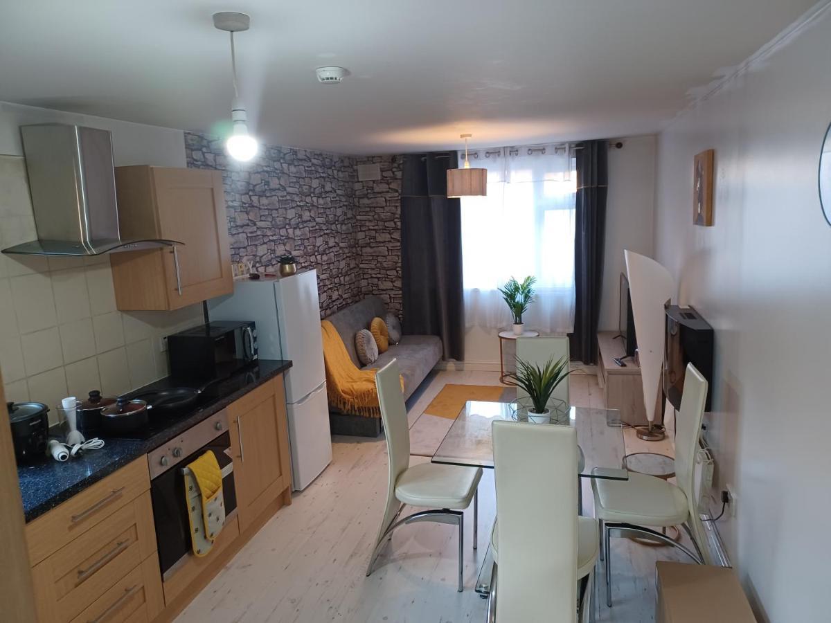 Haven Mills 2 Apartment Джилингам Екстериор снимка