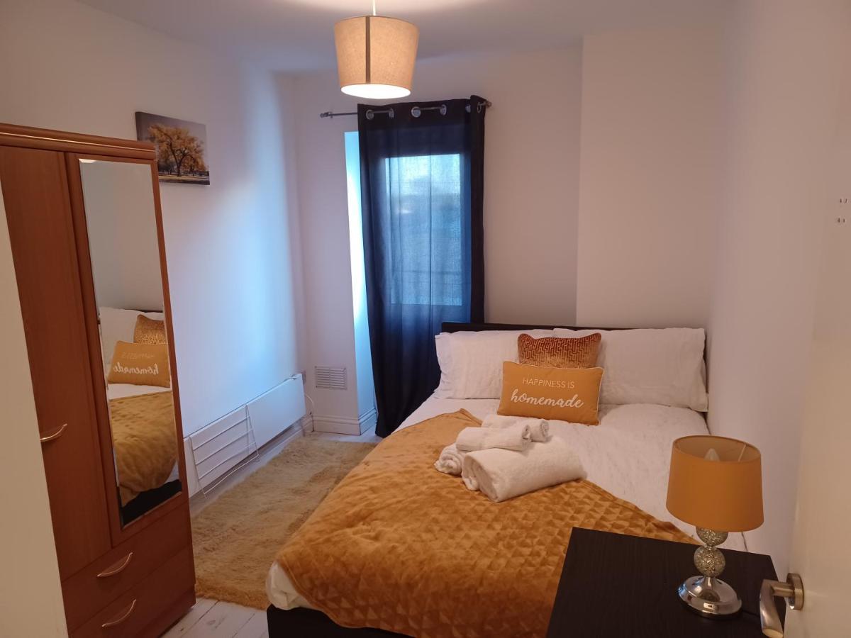 Haven Mills 2 Apartment Джилингам Екстериор снимка